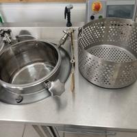 Cuocitore automatico sottovuoto ed atuoclave