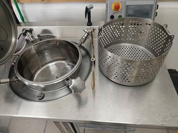 Cuocitore automatico sottovuoto ed atuoclave