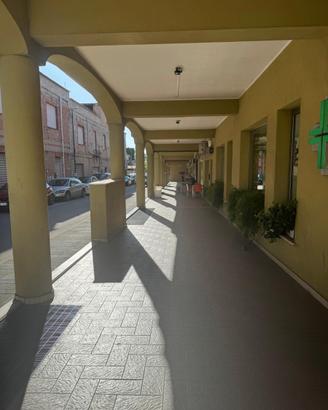 DOLIANOVA: Locale uso ufficio con vetrina