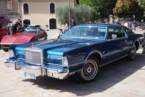 Lincoln Continental Mark IV