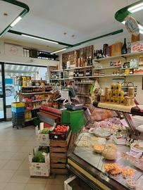 ARREDAMENTO NEGOZIO ALIMENTARI