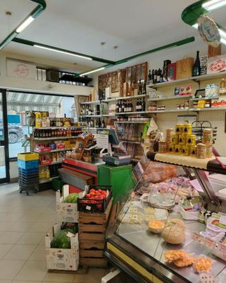 ARREDAMENTO NEGOZIO ALIMENTARI