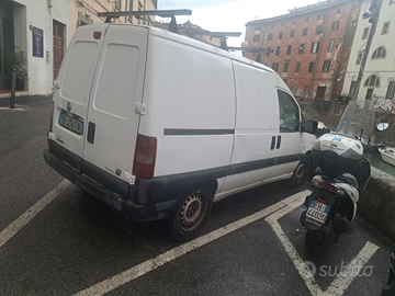 Furgone scudo colore bianco