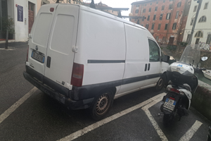 Furgone scudo colore bianco