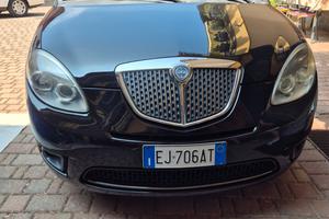 Lancia Ypsilon 1.2 69 CV Platinum neo patentati