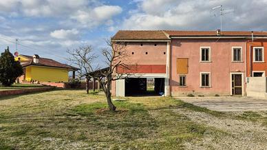 Rustico / Casale di 400 m² con più di 5 locali e b