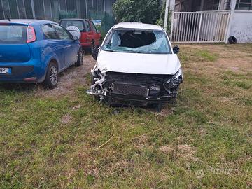 Kia rio 1.0tgdi 2017 incidentata