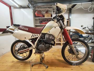 Moto Yamaha TT350