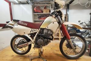 Moto Yamaha TT350