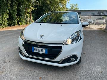 PEUGEOT 208 neopatentati