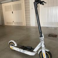 Monopattino elettrico ninebot