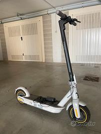 Monopattino elettrico ninebot