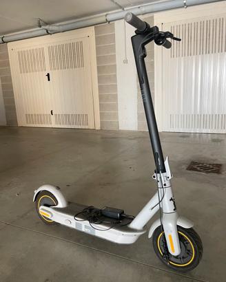 Monopattino elettrico ninebot