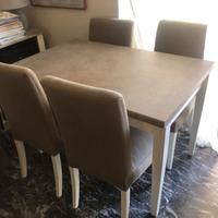 Tavolo soggiorno con sedie