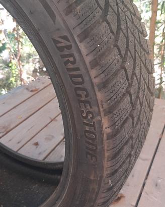 Bridgeston Blizzak  225/40/r18