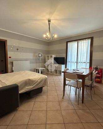 MONOLOCALE A CREMA