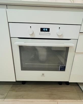 ELECTROLUX forno nuovo  bianco