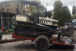 Trattore ruspa cingolato con pala Lamborghini