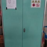 Armadio prodotti fitosanitari olio o altro 