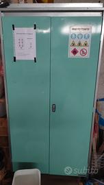 Armadio prodotti fitosanitari olio o altro 