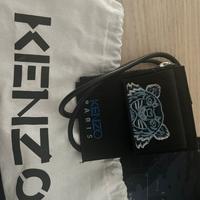 Kenzo porta documenti