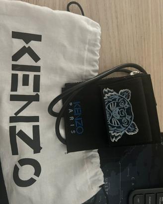Kenzo porta documenti