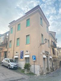 Intera palazzina-Sezze C.Storico,Piazza Margherita