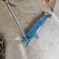 cric sollevatore auto