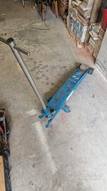 cric sollevatore auto