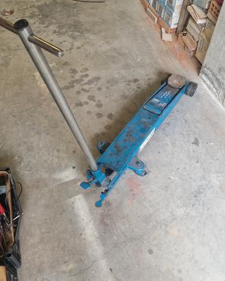 cric sollevatore auto