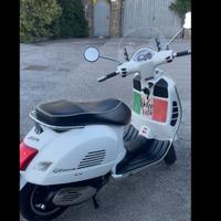 Piaggio Vespa 300 GTS - 2012