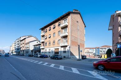 4 LOCALI A VENARIA REALE