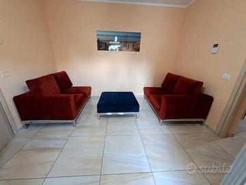 Divano componibile con pouf