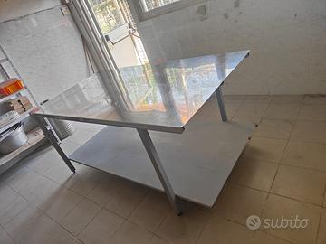 tavolo in acciaio  per  ristoranti o pizzerie