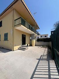 Rif. 437 62.000,00 - PORZIONE DI VILLA SU 2 LIVEL