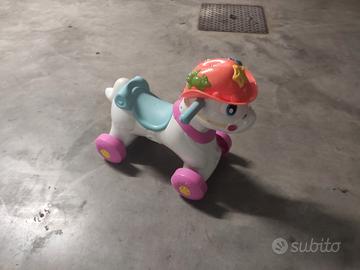Cavallino cavalcabile a rotelle per bambini