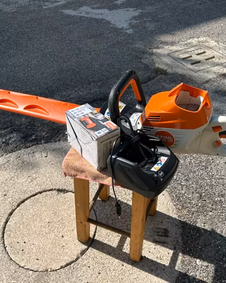 Tagliasiepi a batteria Stihl