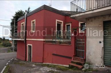 Casa singola di 100mq con garage a Santa Venerina
