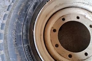 gomma con cerchio rimorchio agricolo 305/70 R19.5