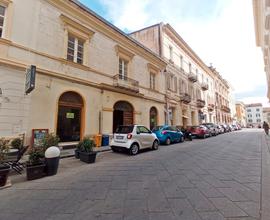 Via Spano, intera palazzina uso ufficio