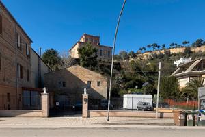 Piazzale commerciale fronte ss16 Grottammare