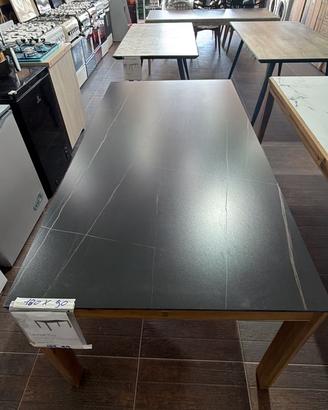 Tavolo in legno certificato FSC