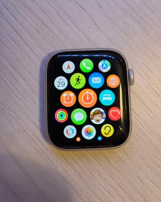 Apple watch serie 6 44mm (Silver aluminium case)