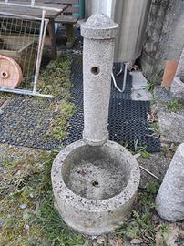 Fontana bassa in pietra