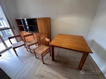 Tavolo da pranzo in legno allungabile con 4 sedie