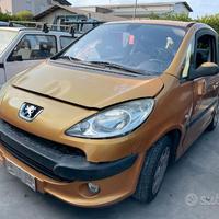 Ricambi usati per Peugeot 1007 1.4benz del 2005