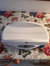 Bilancia pesa neonati