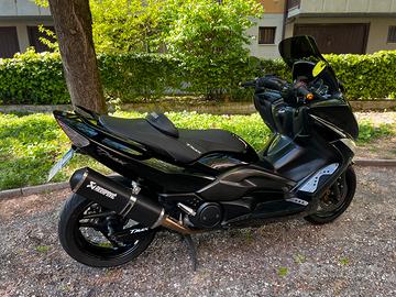 Yamaha T max 500 con Akrapovic