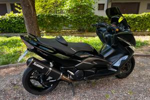 Yamaha T max 500 con Akrapovic