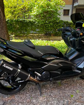 Yamaha T max 500 con Akrapovic